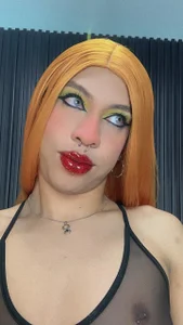 I think it's time to convert this chemistry into unforgettable physics ... de AndyBlake_  4 Imagens