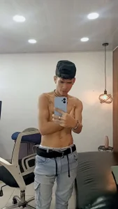 Skinny_cute_AlyerのCute skinny guy🛡️⚔️🍀の枚の写真