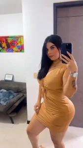 Siri_Luxx THIS JUICY LATINA GIRL! slika