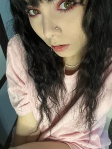 alicegothpink eyes图片 5