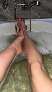 cuteeyesbaby Me legs and feet Pic 3