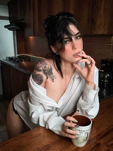 AmeliaNaughty_ Public Pic 4