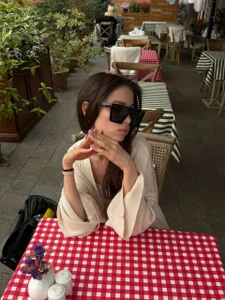 I'm having lunch at the best restaurant in the world💕 de AnabelHun  Imagens