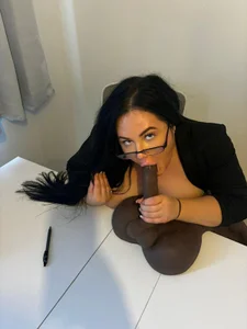 Office slut de English_Brooke  3 photos