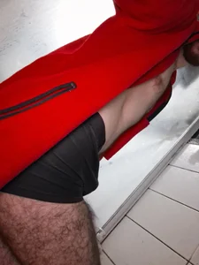 virginhairyboy20's photo