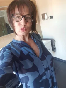 JulieEroticDress Public Foto 6