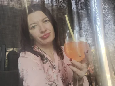 Bonnie_Naughtyy What drinks do you like? Foto 7