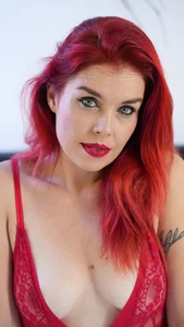 CristinaDeLuxe Public Pic 4