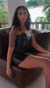 agatha_collins_ Fine and elegant woman Bilde 3