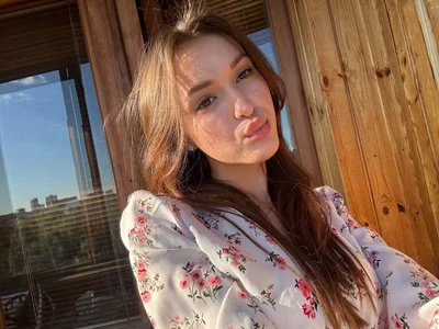 MellieLaliberte: Me😊 ( 2 фото)