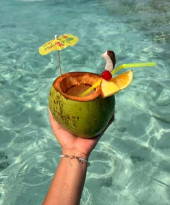 kassia_kim 💛Salt air, sunshine, and pure relaxation💛 Pic 6