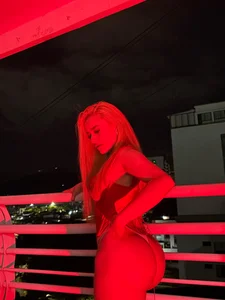 SalomeLarzon Passion red💕🍒 Foto 3