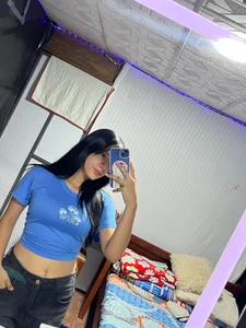 Emily_hotsexy19 Public Pic 4