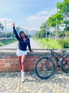 Saarahfoxx Public  2টি ছবি