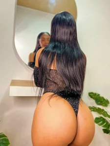 SEXY BRUNETTE od sharon_hill  6 snímek