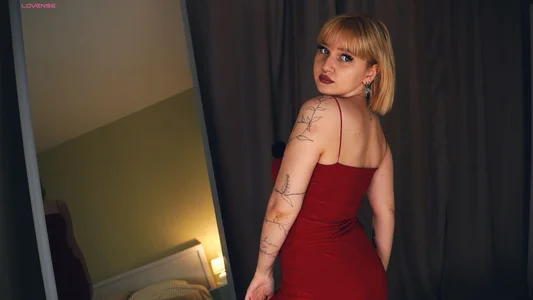 QueenieBerner my sexy red dress Pic 7