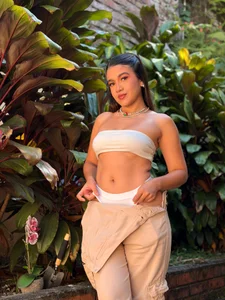 IvyGrabes Your Gardener Girl 🌼🌻🌺 Pic