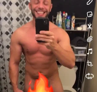 Str8ManHoles How do I look? sexfoto 3