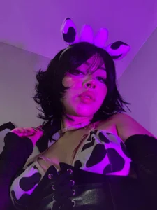 Sabrina_Angel__ Your little cow Bilde