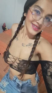 MadissonClay latina Bilde