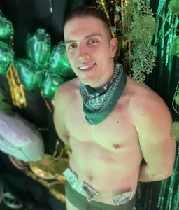 ALANNFERRER semi naked st patrick's day Kuva 3