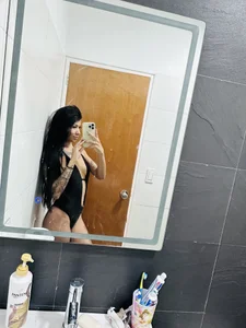 Vanessa_vegass's What a delicious bathroom Sex Photo 9