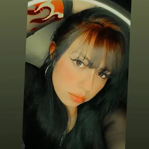 Vera_Gold_ Public Pic 3