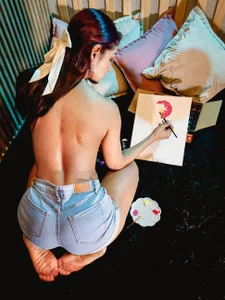 HannaPetit: "Entre Pinceles y Gemidos"🔥 ( 5 фото)