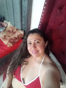 EmmaJhomson: Public ( 7 фото)