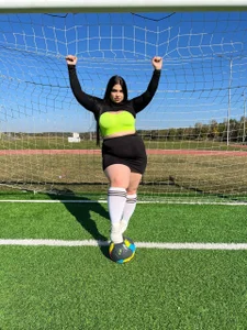 Nikki_Kardashianwill you play with me? what about football? hahaha图片 3