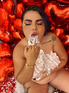 EmmaSymon Valentine's day Pic