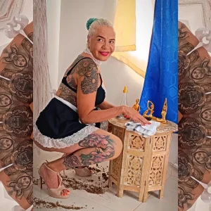 freyadevil333 "Time to clean more than just your room… I’ll be your sexy maid for a day" 🔥🧹💦😈 Foto