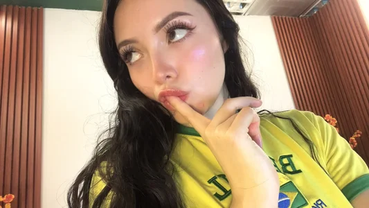 June_Stone Your favorite girl Bilde