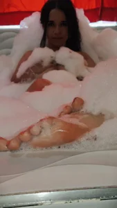 Cherrybbunny 🛁🔥 HOT RELAXATION AMONG BUBBLES 🔥🛁 Immagine  4