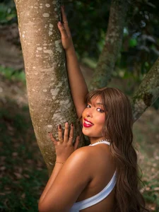 SophiaSummer I don’t need to try… I just naturally make you look twice. Hình 6