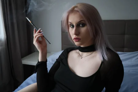 MertyXX kullanıcısının Smoking Girl albümü -  6 fotoğraf