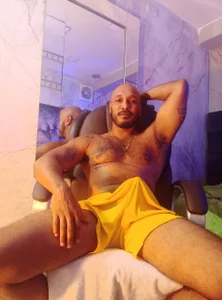 liam_howard Dare to know me Pic 5