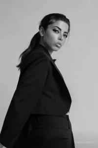 SarahLynz Velvet Metamorphosis Pic