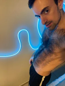 HairybutHorny BLUE LIGHTS Foto 3