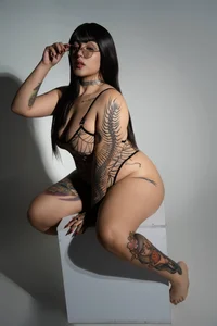 NicolStone_ What do you think? 🫦 Foto 2