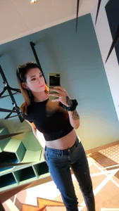 Public de AnisaHotBody  3 photos