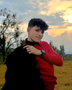 Rojo ❤️ od im_patrick_sanzz  5 snímek