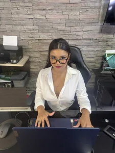 Sophia_brunette_02 Hotter secretary Pic