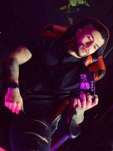 Frank_Farrell kullanıcısının Look at me albümü -  2 fotoğraf