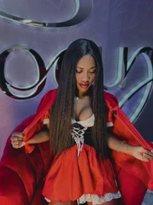 LucianaaMorena little red riding cock Bilde 4