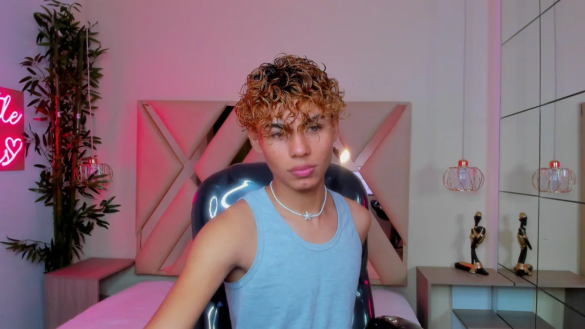 Anyelo_Twink  1111. kiemelt képe