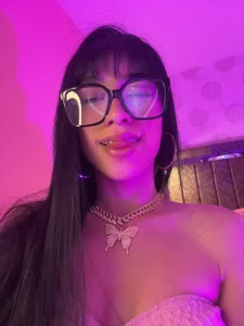 Hi love , Do you like how I look with glasses? 👓💖 de Alahia_pink_ Foto 3