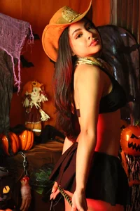 Amara_Connors Public  8টি ছবি