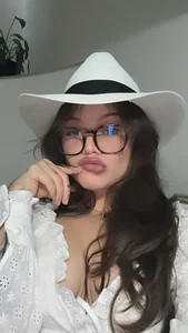 Tallulah_Kinky Tallulah’s hat 👒 Pic 5