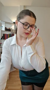 TinniAngel Secretary in sexy skirt and shirt, with stockings and heels, seducing you with eyes in glasses... Pic 4